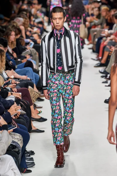 Look 43